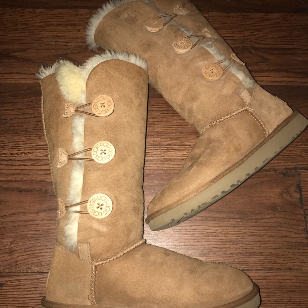 Ugg Bailey Suede Button Triplet ll Boots